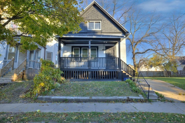 view of front of property with a front lawn and covered porch