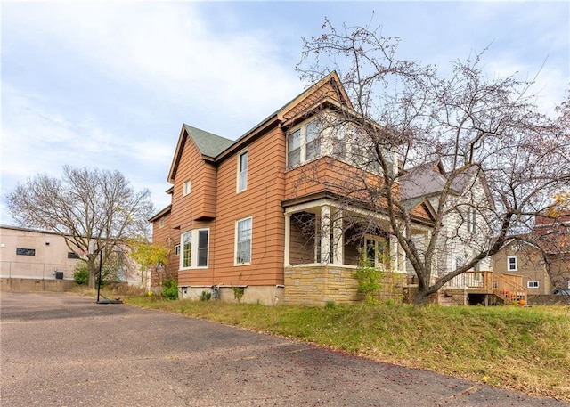 view of front of property