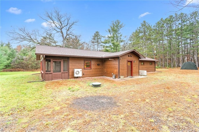 view of front of home featuring a front yard