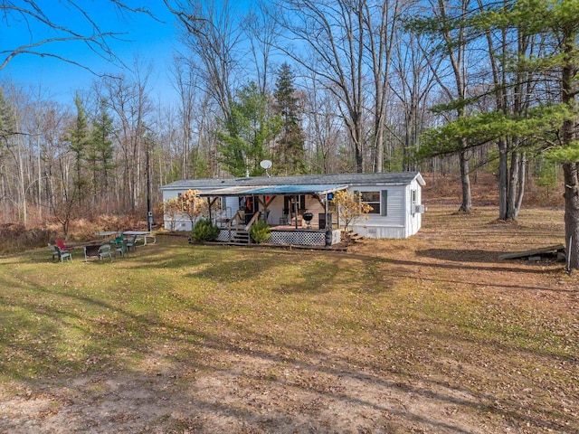 view of front of house with a porch and a front yard