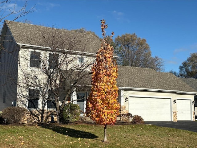 view of front facade featuring a front lawn and a garage