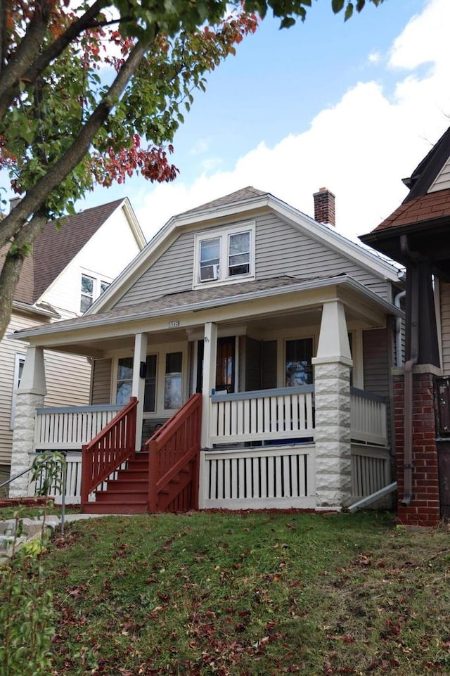 view of front of house with a front lawn and covered porch