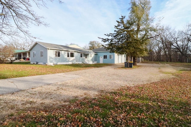 exterior space featuring a lawn