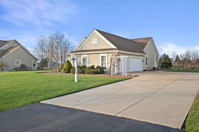 view of front of property featuring a front yard and a garage