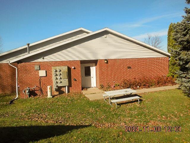 rear view of house featuring a yard