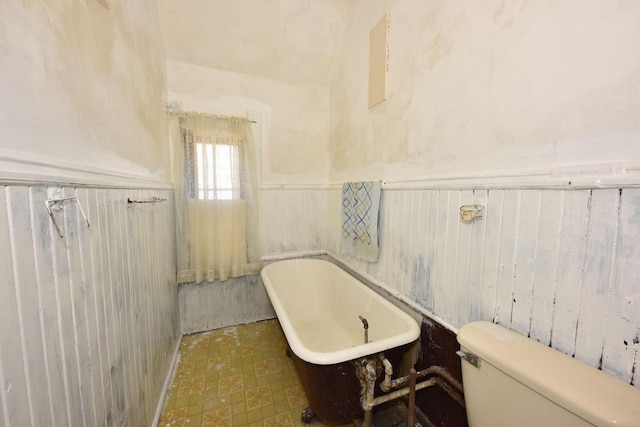 bathroom featuring a bath and toilet