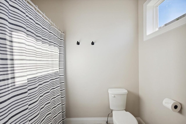 7759 Sunstone Ct, De Pere, WI 54115 - full bathroom with toilet, baseboards, and a shower with shower curtain