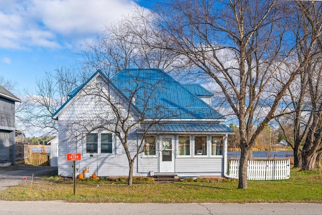 view of front of property with a front yard