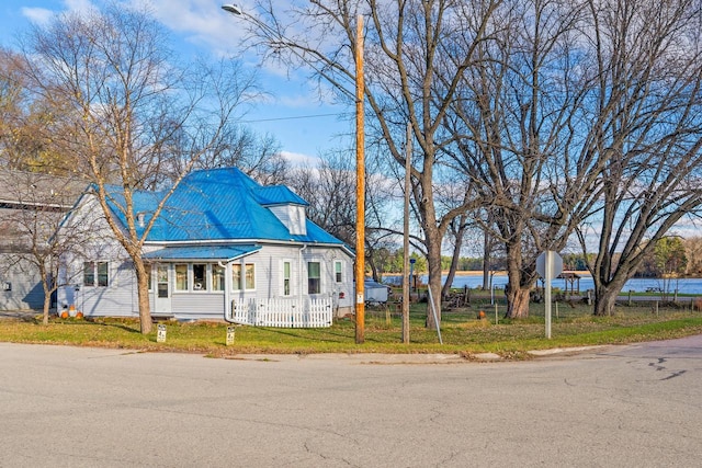 view of front of house featuring a water view and a front yard