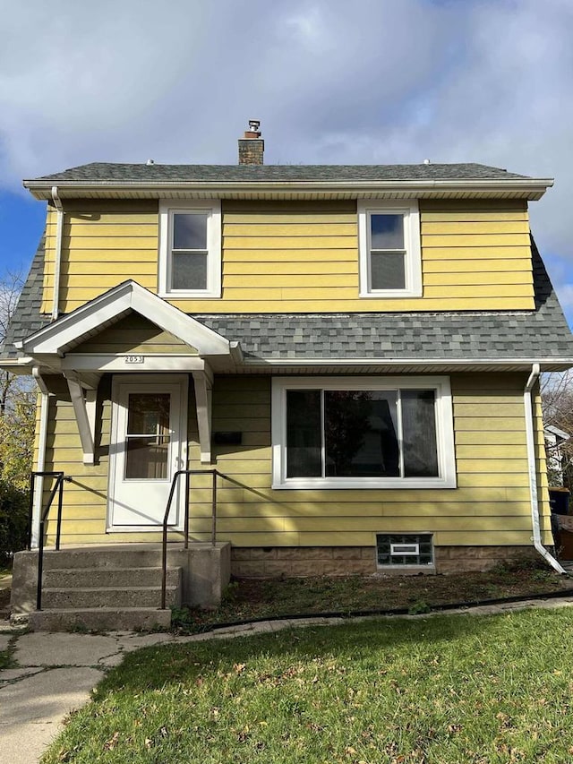 view of front facade with a front yard