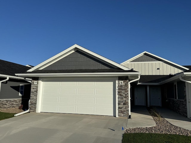 view of front facade with a garage