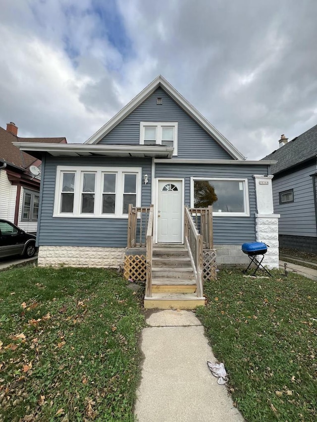 view of front facade featuring a front yard