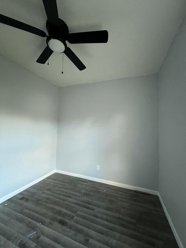 unfurnished room with dark hardwood / wood-style flooring and ceiling fan