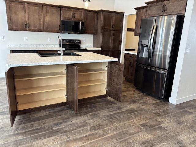 kitchen featuring sink, a kitchen island with sink, stainless steel fridge with ice dispenser, and electric range