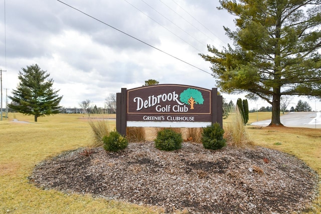 community / neighborhood sign featuring a lawn