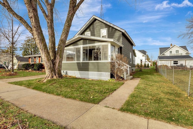 view of front facade with a front yard