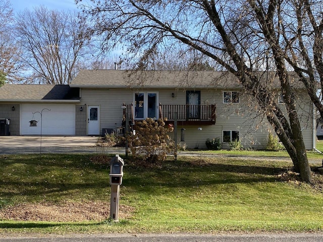 view of front of house with a front lawn and a garage