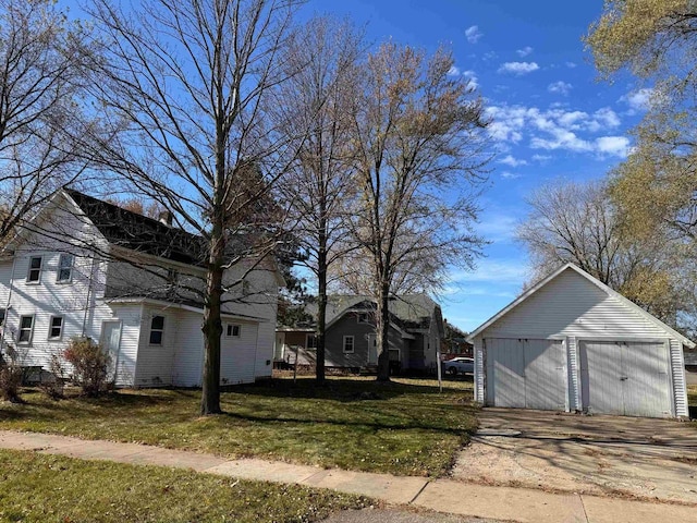 view of yard with an outbuilding and a garage