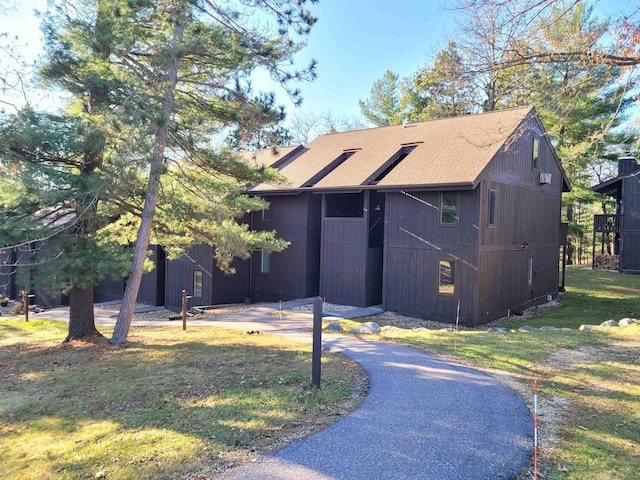 1 Aspen Trl Unit 1, Wisconsin Dells, WI 53965 - view of front facade featuring a shingled roof and a front lawn