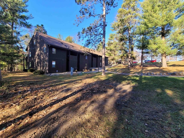 exterior space featuring a lawn