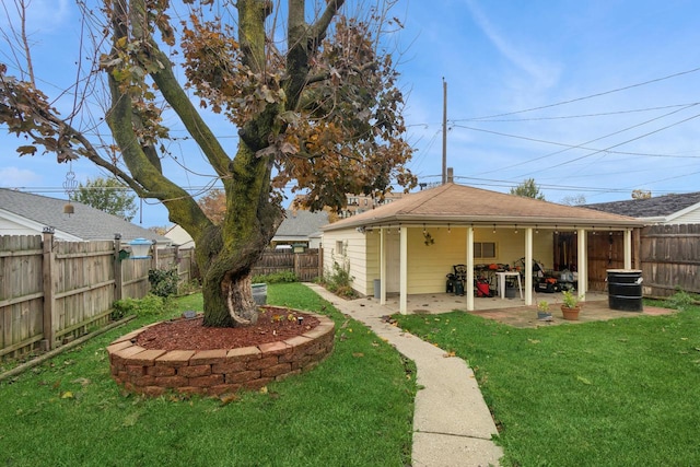 view of yard featuring a patio area