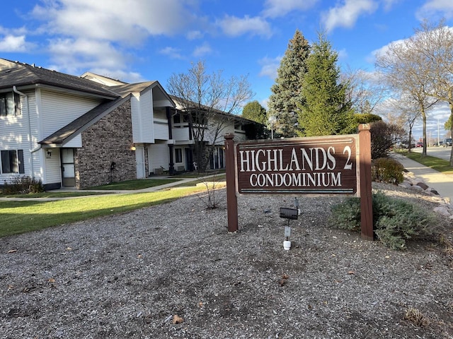 view of community / neighborhood sign