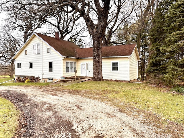 view of front of home featuring a front yard