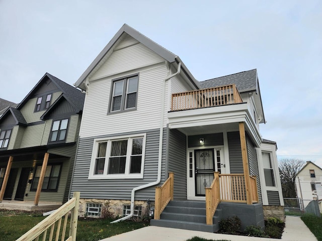 view of front of property featuring a balcony