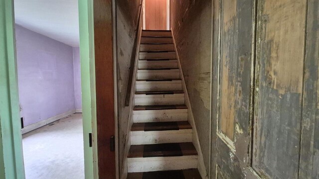 33135 Fulton St, Lone Rock, WI 53556 - view of staircase