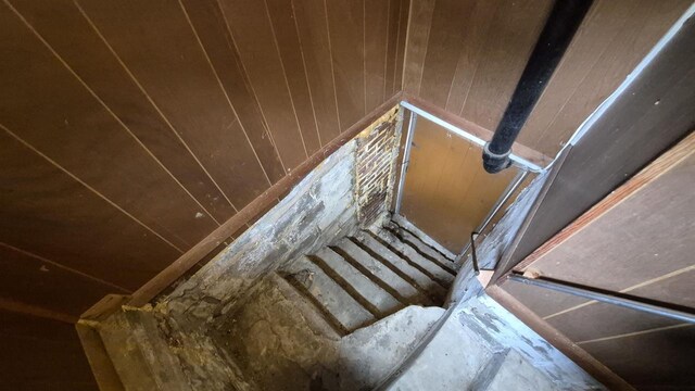 33135 Fulton St, Lone Rock, WI 53556 - view of stairway