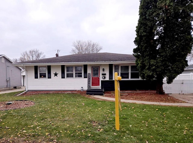 view of front of property featuring a front lawn