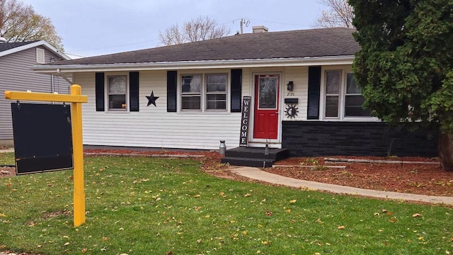 view of front of house featuring a front yard