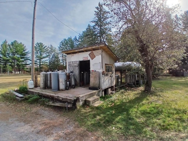 view of outbuilding