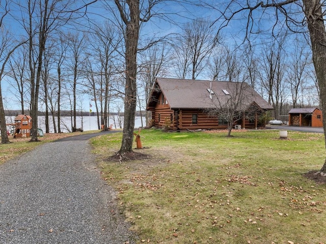 view of yard featuring a water view