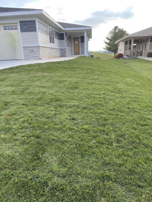 view of yard with a garage