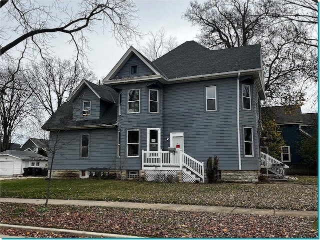 view of front of house featuring a front yard