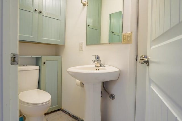 bathroom featuring sink and toilet