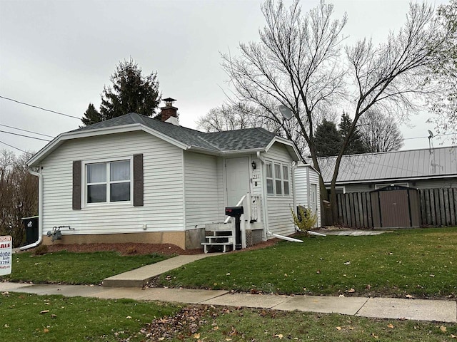 view of front of home with a front lawn