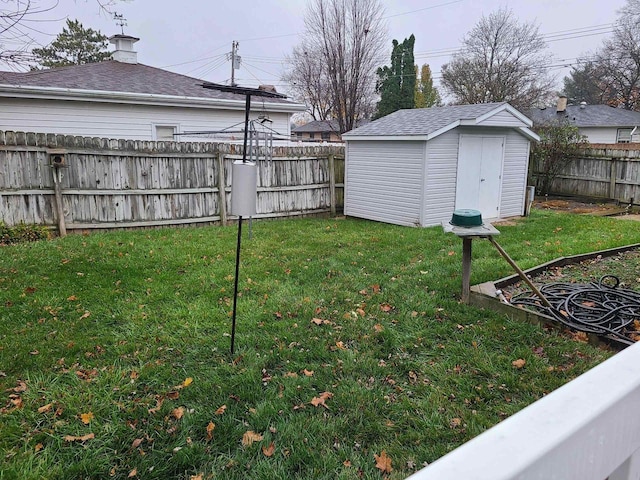 view of yard with a storage shed