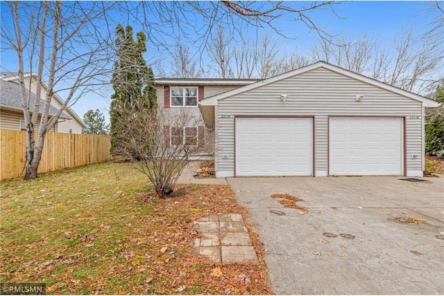 view of front facade featuring a garage