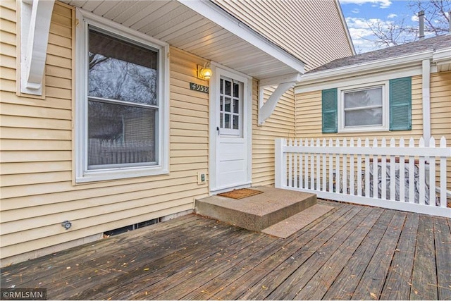 property entrance featuring a wooden deck