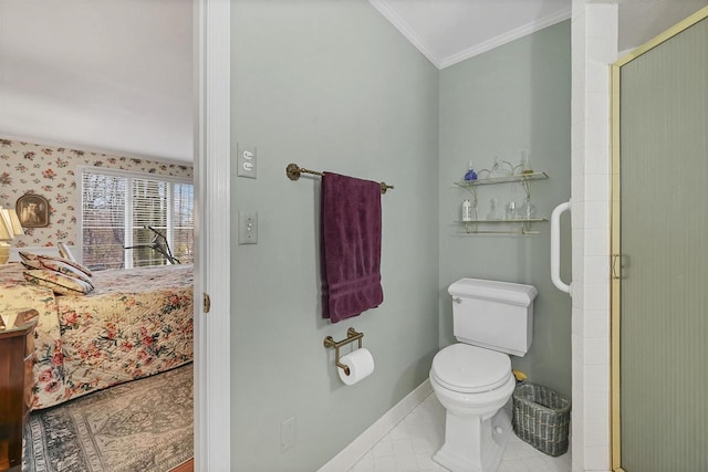 bathroom featuring toilet, a shower with shower door, and crown molding