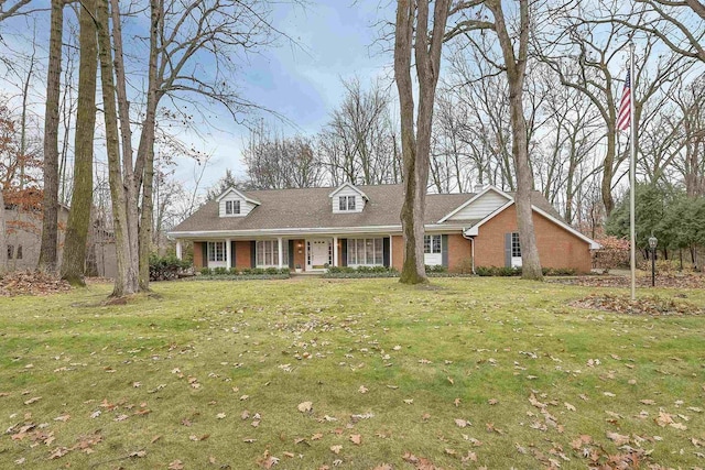 view of front of home featuring a front lawn