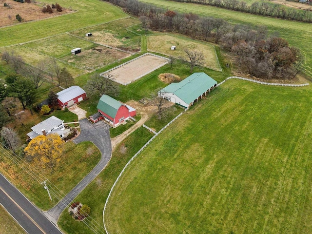 birds eye view of property featuring a rural view