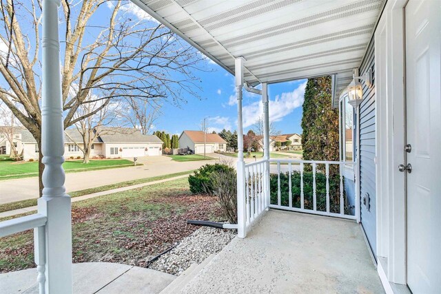 view of patio / terrace with covered porch