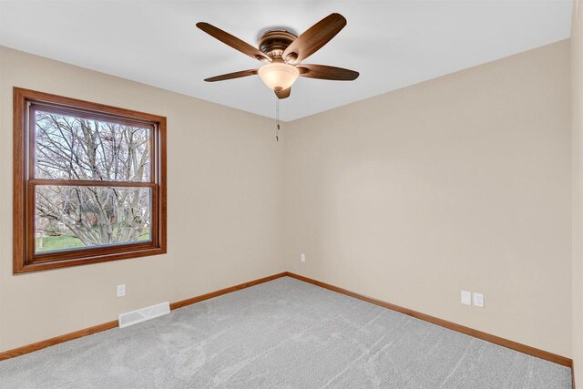 unfurnished room featuring carpet and ceiling fan