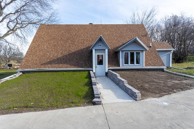 view of front of home with a front yard