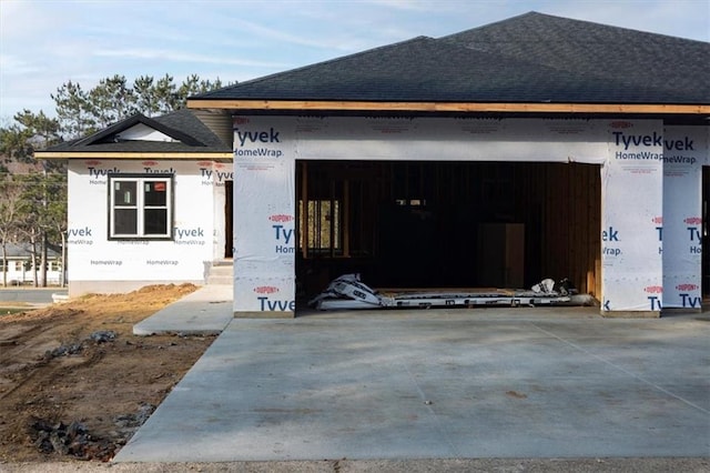 view of front of home featuring a garage