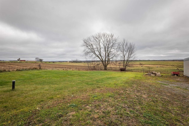 view of yard with a rural view