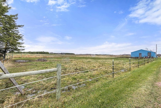 view of yard featuring a rural view